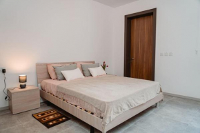 Beautiful 2BDR Apartment and GREAT Location!